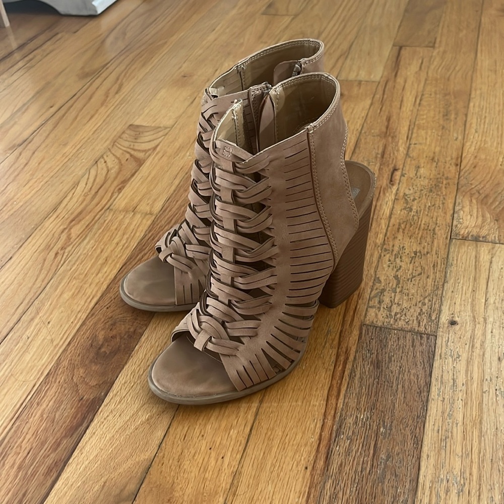 Women’s shoes